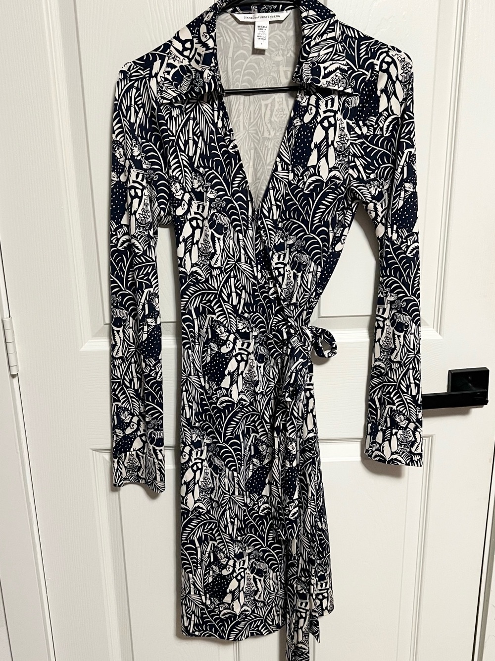 RARE Diane Von Furstenberg Jeanne Silk Raoul Dufy’s“ La Danse”print Wrap Dress